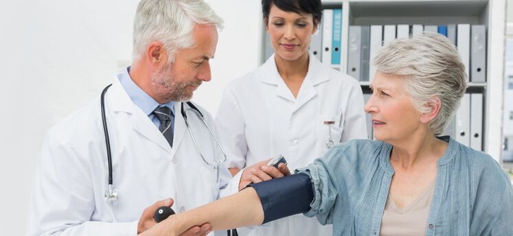 Měření krevního tlaku za účelem diagnostiky hypertenze